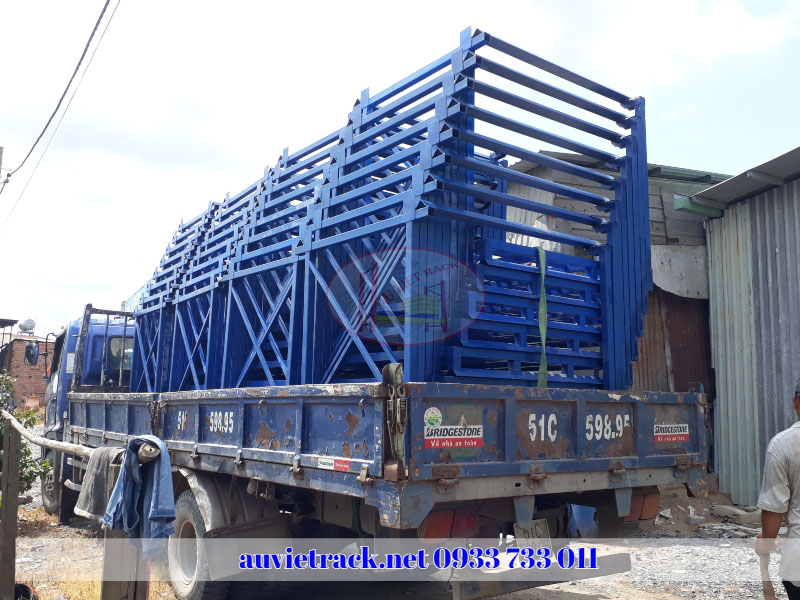 pallet sắt chứa hàng